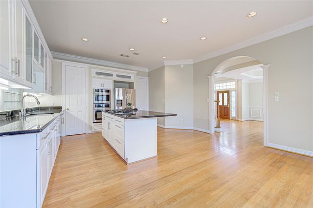 2124 Nantucket Drive A, Houston, TX 77057