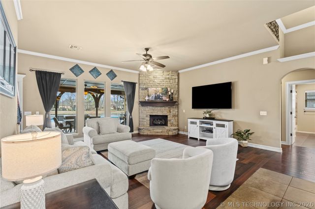 8136 N 68th East Place, Owasso, OK 74055