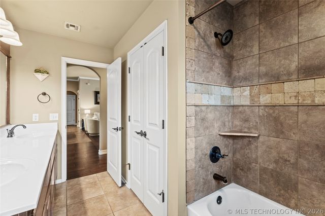 8136 N 68th East Place, Owasso, OK 74055