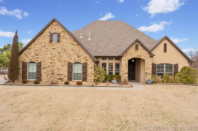 8136 N 68th East Place, Owasso, OK 74055