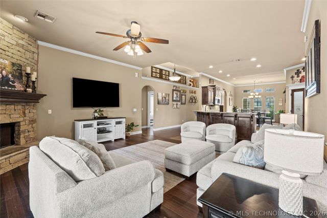 8136 N 68th East Place, Owasso, OK 74055