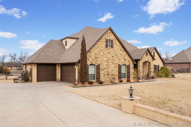 8136 N 68th East Place, Owasso, OK 74055