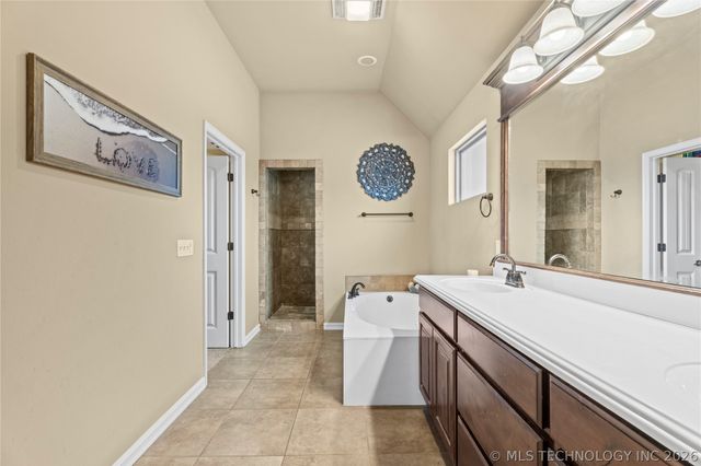 8136 N 68th East Place, Owasso, OK 74055