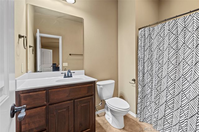 8136 N 68th East Place, Owasso, OK 74055