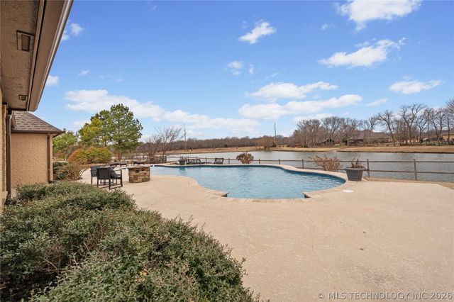 8136 N 68th East Place, Owasso, OK 74055