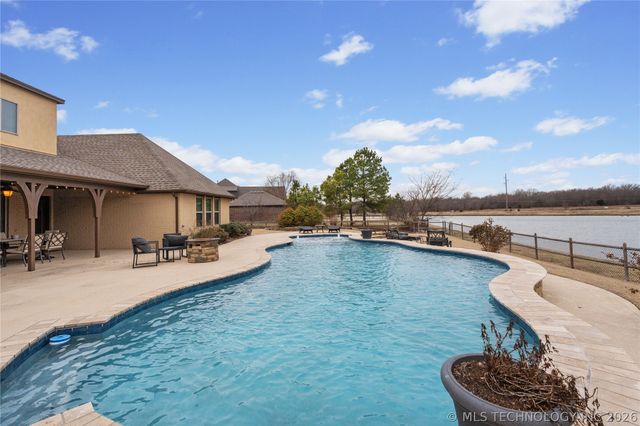 8136 N 68th East Place, Owasso, OK 74055
