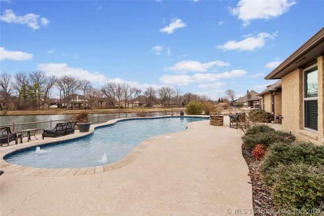 8136 N 68th East Place, Owasso, OK 74055