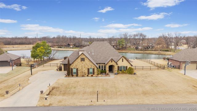8136 N 68th East Place, Owasso, OK 74055
