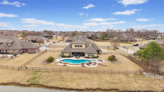 8136 N 68th East Place, Owasso, OK 74055