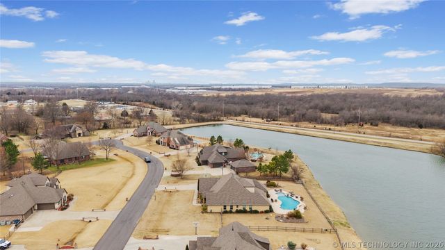 8136 N 68th East Place, Owasso, OK 74055