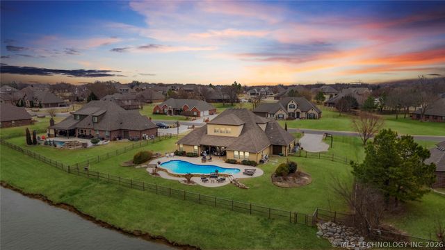 8136 N 68th East Place, Owasso, OK 74055