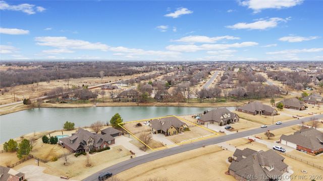 8136 N 68th East Place, Owasso, OK 74055