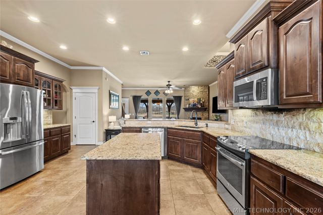 8136 N 68th East Place, Owasso, OK 74055