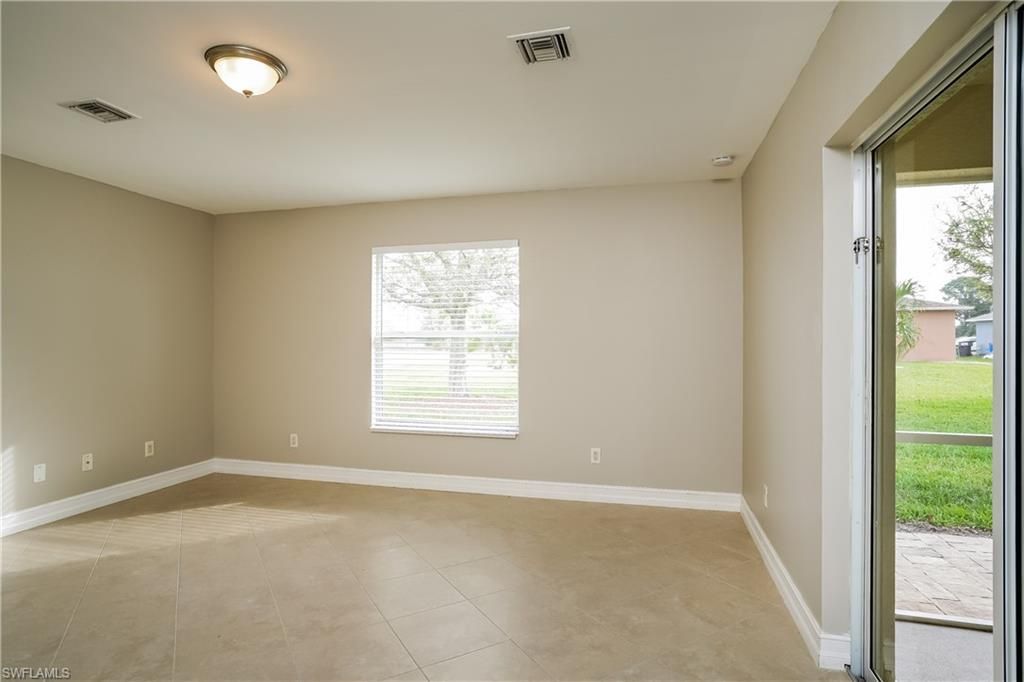 Image 7 of property listing at 229 NE 7th PL, Cape Coral, FL 33909