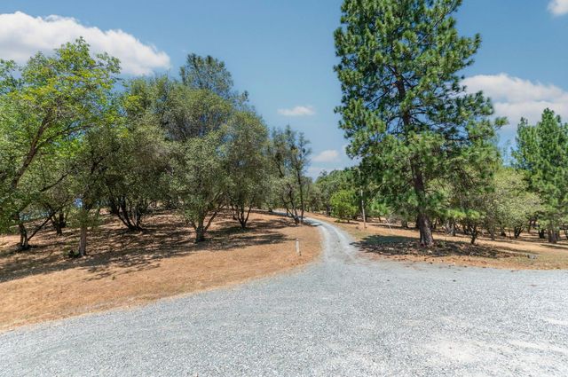 13333 Pioneer Dr, Jackson, CA 95642