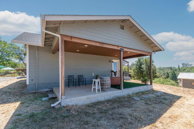 13333 Pioneer Dr, Jackson, CA 95642