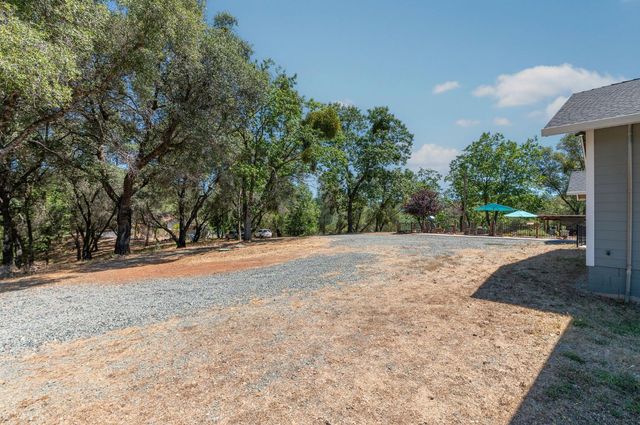 13333 Pioneer Dr, Jackson, CA 95642