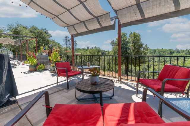 13333 Pioneer Dr, Jackson, CA 95642