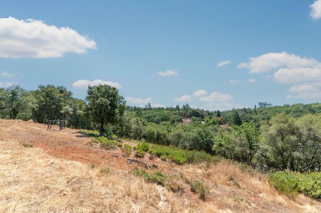 13333 Pioneer Dr, Jackson, CA 95642