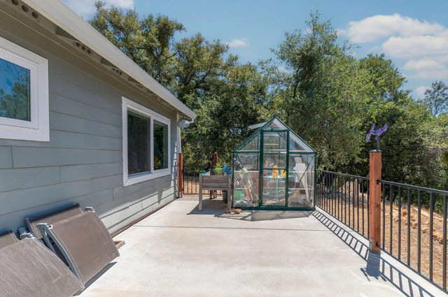 13333 Pioneer Dr, Jackson, CA 95642