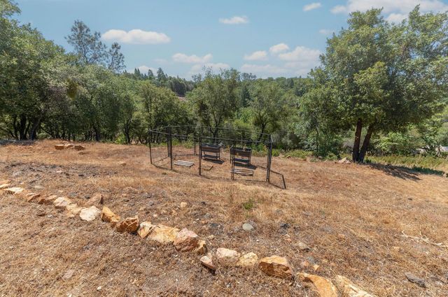13333 Pioneer Dr, Jackson, CA 95642