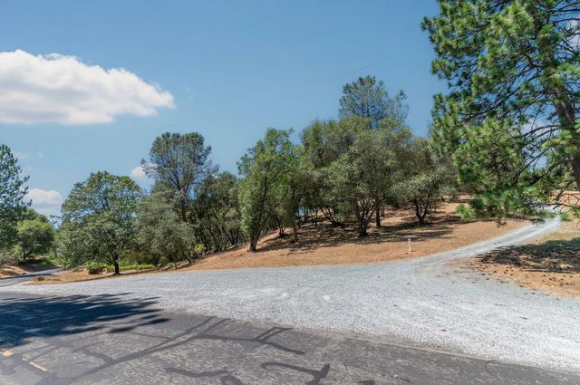 13333 Pioneer Dr, Jackson, CA 95642