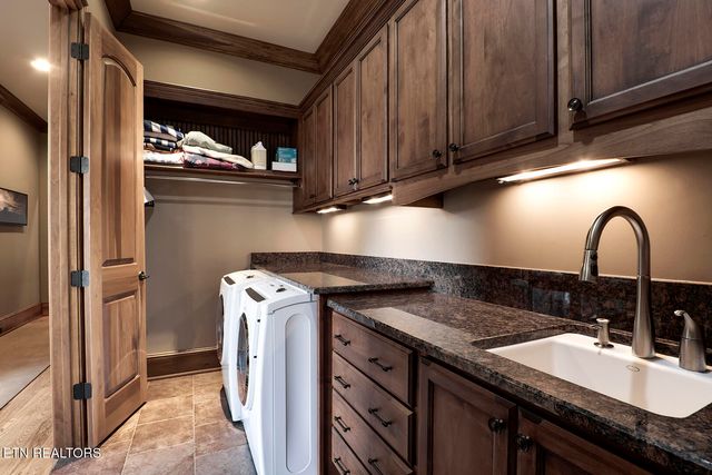 468 Careen Court, Lenoir City, TN 37772
