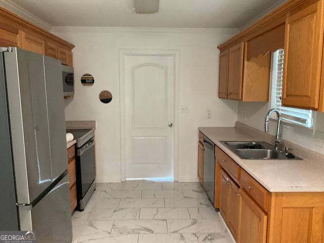 305 Manchester Lane, Byron, GA 31008