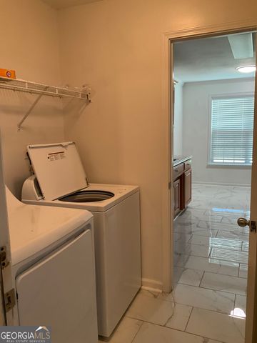305 Manchester Lane, Byron, GA 31008