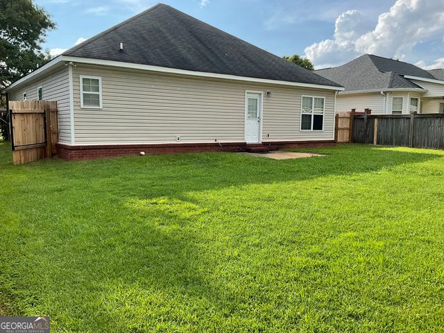 305 Manchester Lane, Byron, GA 31008