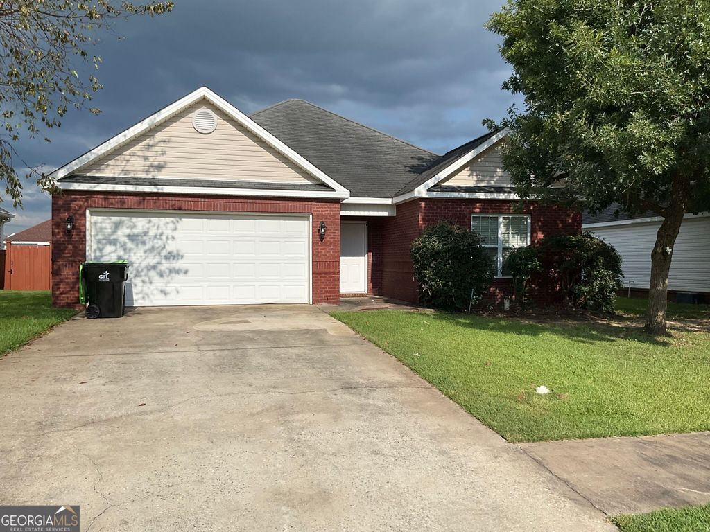 305 Manchester Lane, Byron, GA 31008
