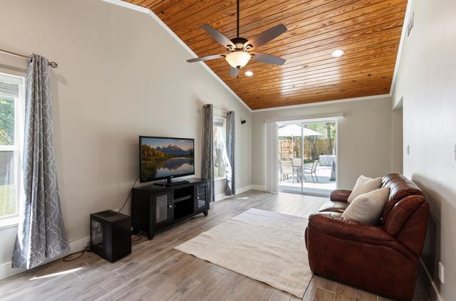 709 Main Street, Destin, FL 32541