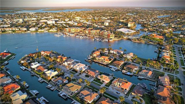 641 Dorando CT, Marco Island, FL 34145