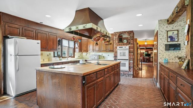 21 Fuller Road, Trumbull, CT 06611