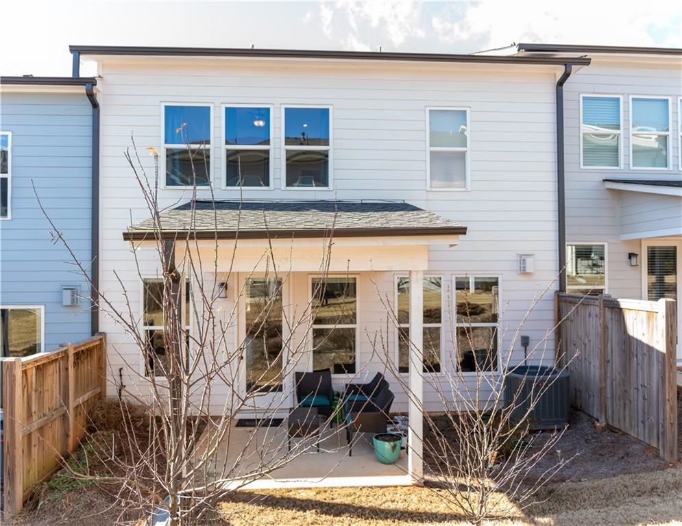 Image 22 of property listing at 6260 Bracken Brown Drive, Alpharetta, GA 30004