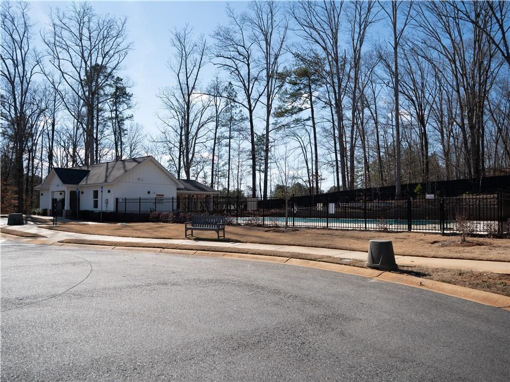 Image 25 of property listing at 6260 Bracken Brown Drive, Alpharetta, GA 30004