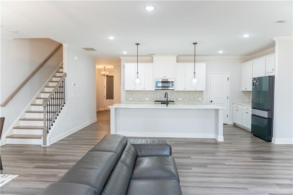 Image 6 of property listing at 6260 Bracken Brown Drive, Alpharetta, GA 30004