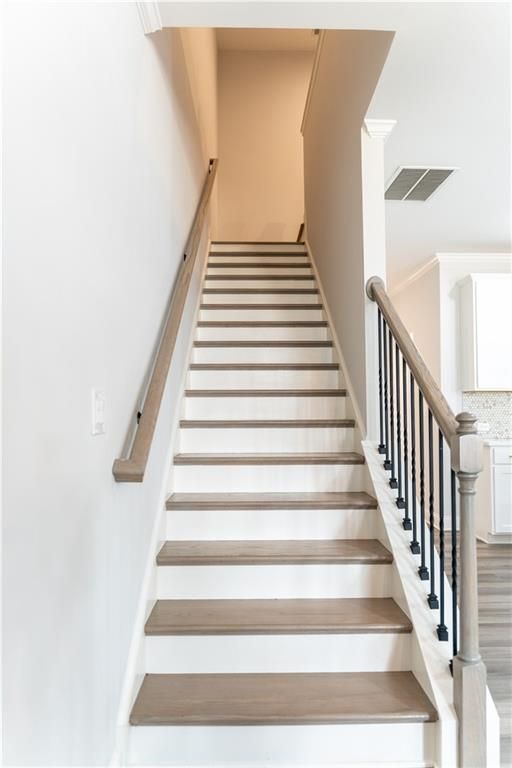 Image 9 of property listing at 6260 Bracken Brown Drive, Alpharetta, GA 30004