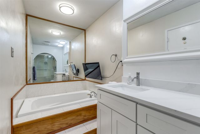 2038 Christie Lane, Carrollton, TX 75007