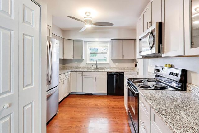 142 N Cady Drive, Palatine, IL 60074