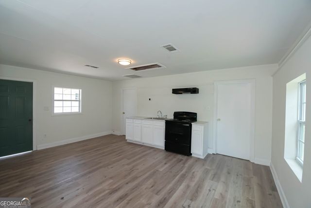 1358 W Poplar Street, Griffin, GA 30224