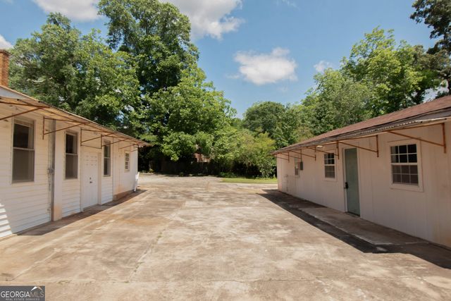 1358 W Poplar Street, Griffin, GA 30224