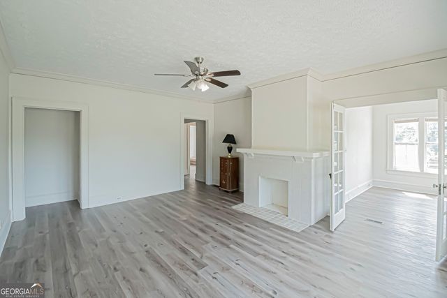 1358 W Poplar Street, Griffin, GA 30224