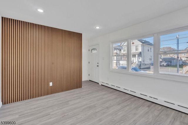 18 John St, Carteret Boro, NJ 07008