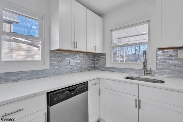 18 John St, Carteret Boro, NJ 07008