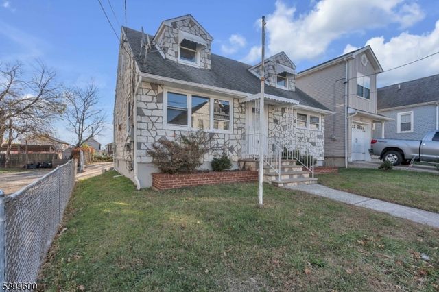 18 John St, Carteret Boro, NJ 07008