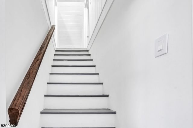 18 John St, Carteret Boro, NJ 07008