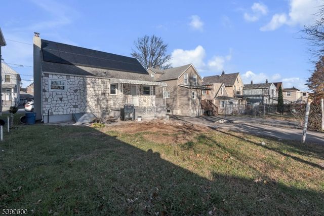 18 John St, Carteret Boro, NJ 07008