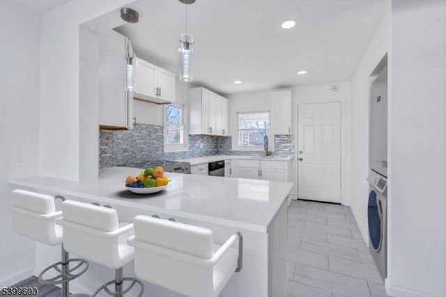 18 John St, Carteret Boro, NJ 07008