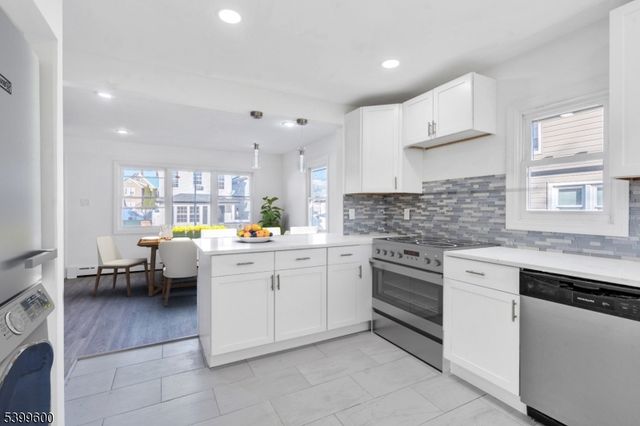 18 John St, Carteret Boro, NJ 07008